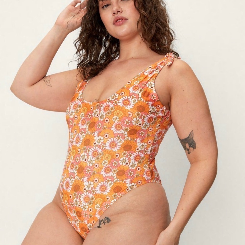 NWT Nasty Gal Floral One Piece Swimsuit 24 Orange Floral Daisy High Cut Plus Sz - Picture 2 of 11